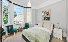 Stylish Garden Flat In Kensington Olympia